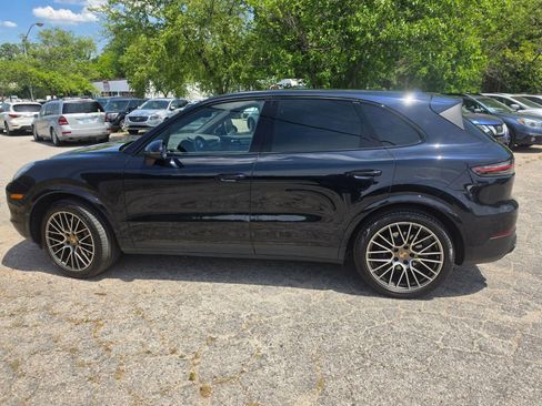 Used 2023 Porsche Cayenne AWD/4WD image 4