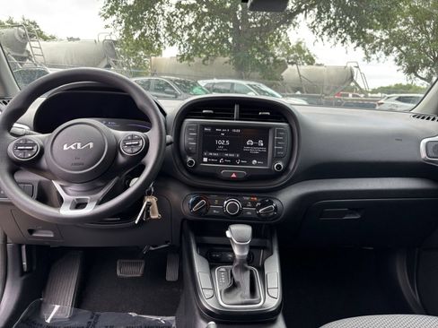 Used 2025 Kia Soul LX w/ LX Technology Package FWD image 31
