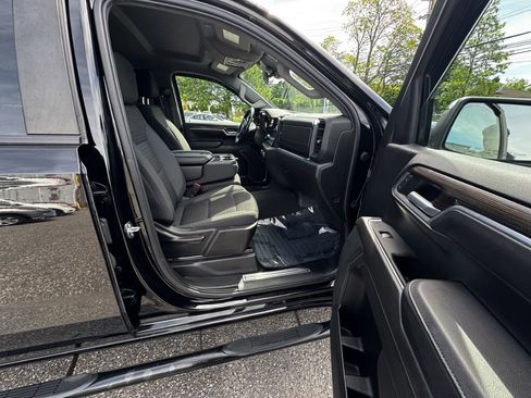 Used 2022 Chevrolet Silverado 1500 LT AWD/4WD image 16