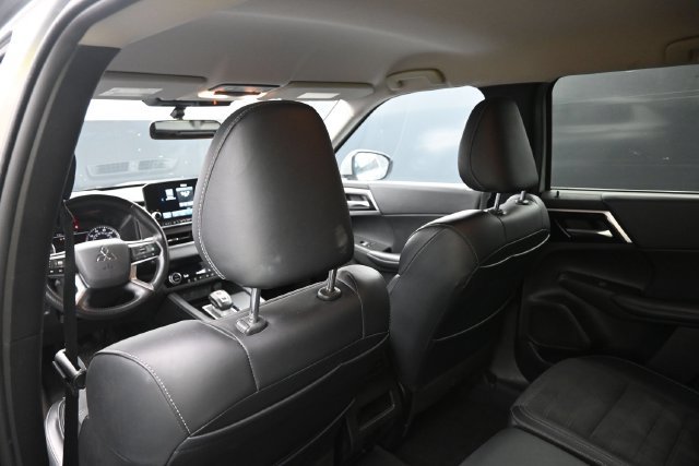 Used 2024 Mitsubishi Outlander SE AWD/4WD image 35