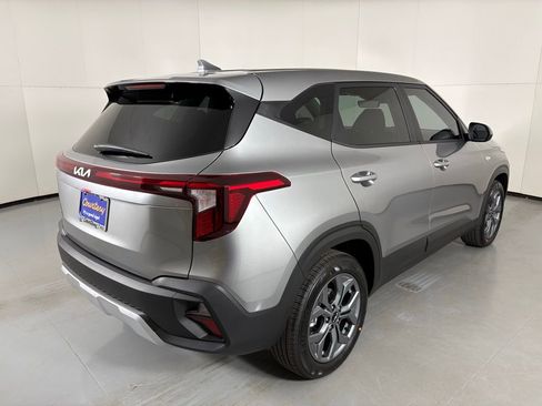 New 2026 Kia Seltos LX FWD image 8