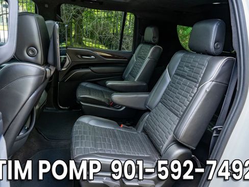 Used 2023 Cadillac Escalade ESV Sport Platinum w/ Heavy-Duty Trailer Package AWD/4WD image 13