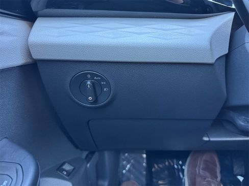 Used 2023 Volkswagen Taos S image 28