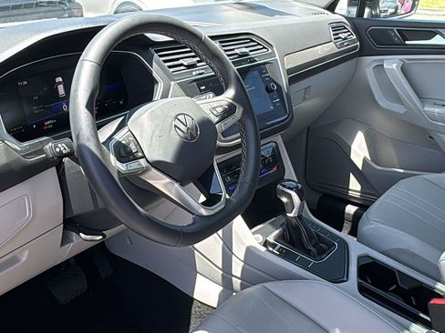 Used 2023 Volkswagen Tiguan SE w/ Panoramic Sunroof Package FWD image 20