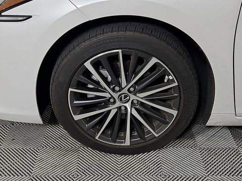 Used 2025 Lexus ES 350 w/ Premium Package image 9