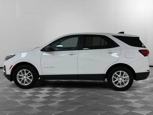 Used 2023 Chevrolet Equinox LS w/ LS Convenience Package AWD/4WD image 2