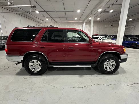 Used 2000 Toyota 4Runner SR5 AWD/4WD image 6