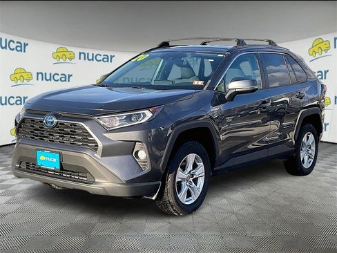 Used 2020 Toyota RAV4 XLE image 3