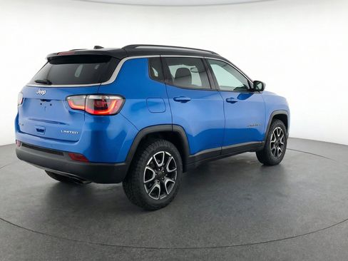 Used 2025 Jeep Compass Trailhawk AWD/4WD image 9