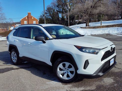Used 2019 Toyota RAV4 LE image 2