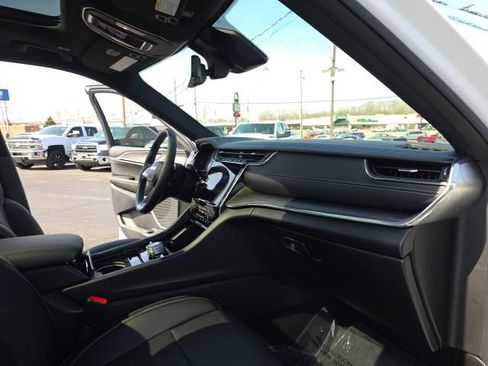 Used 2025 Jeep Grand Cherokee Overland w/ Adv Protech Group III image 46