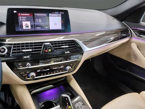 Used 2019 BMW 530e xDrive w/ Convenience Package AWD/4WD image 20