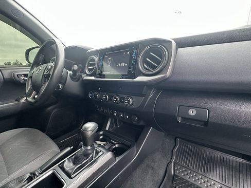 Used 2019 Toyota Tacoma TRD Off-Road image 21
