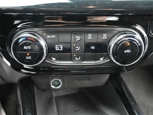 Certified 2025 Chevrolet Trax RS w/ Sunroof Package image 34