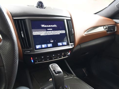 Used 2021 Maserati Levante S image 31