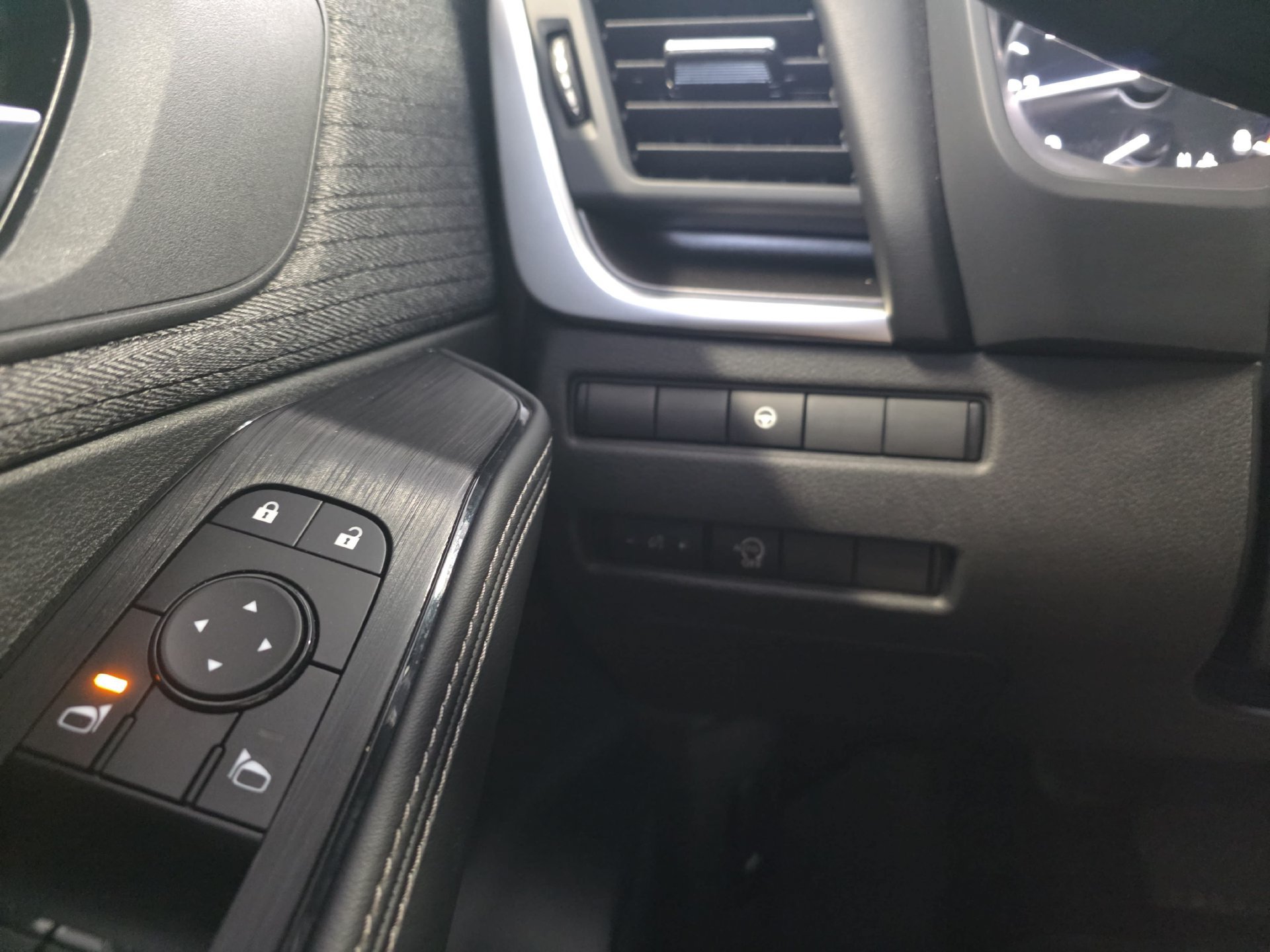 Used 2023 Nissan Rogue SV FWD image 20