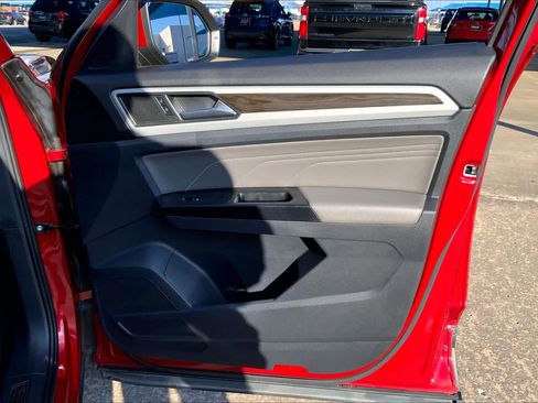 Used 2021 Volkswagen Atlas SE image 22