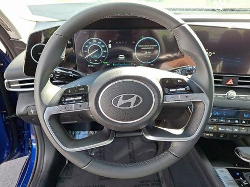 New 2025 Hyundai Elantra Limited image 10