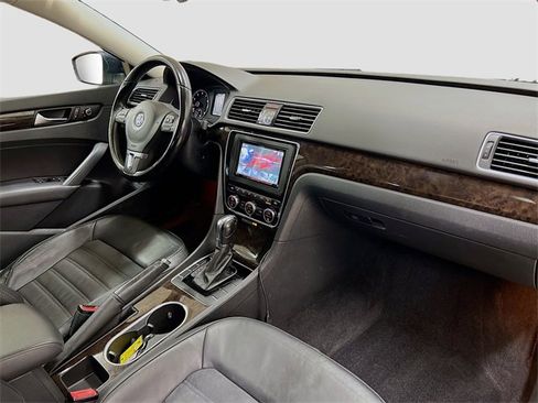 Used 2014 Volkswagen Passat 3.6 SEL Premium image 30