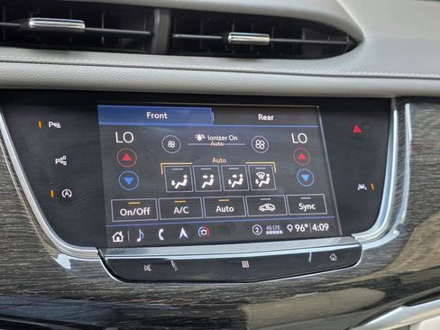 Used 2020 Cadillac XT6 Premium Luxury FWD image 36