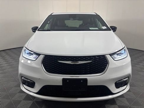 Used 2025 Chrysler Pacifica Select FWD image 32