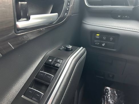 Used 2023 Toyota Highlander Limited AWD/4WD image 18