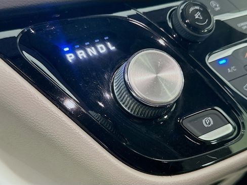 Used 2017 Chrysler Pacifica Touring-L image 25