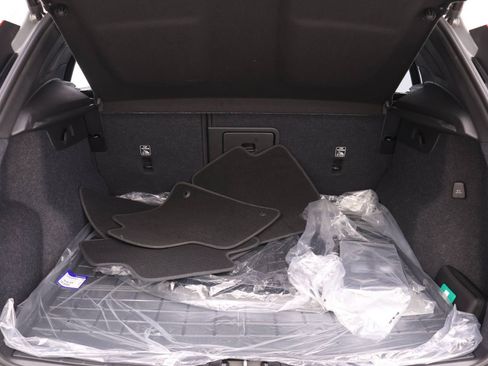 Certified 2025 Volvo XC40 B5 Plus w/ Protection Package Premier image 18