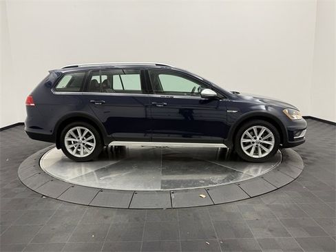 Used 2017 Volkswagen Golf Alltrack SE image 8