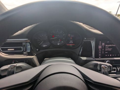 Used 2025 Porsche Macan AWD/4WD image 13