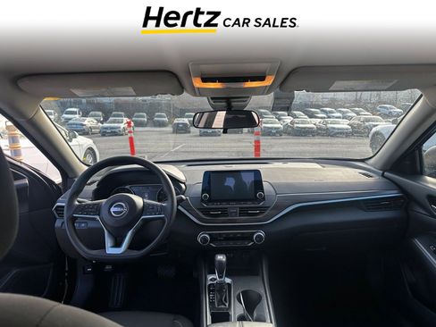 Used 2025 Nissan Altima 2.5 SV image 9