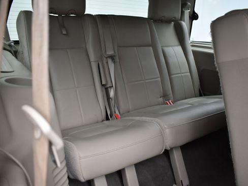Used 2014 Lincoln Navigator 2WD image 37