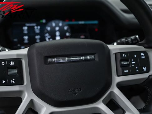 Used 2024 Land Rover Defender 110 S image 31