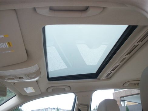 Used 2013 Mercedes-Benz C 250 Sedan image 25