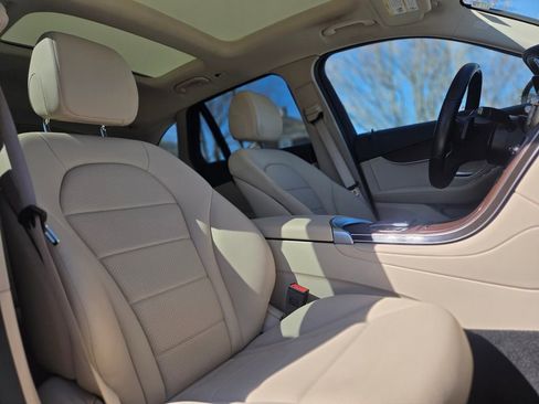 Used 2022 Mercedes-Benz GLC 300 4MATIC w/ Multimedia Package Lite image 27