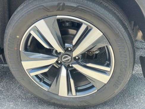 Certified 2023 Nissan Rogue Platinum AWD/4WD image 32
