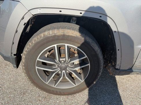 Used 2019 Jeep Grand Cherokee Limited w/ Luxury Group II image 11