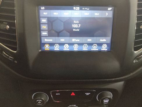 Used 2019 Jeep Compass Latitude FWD image 25