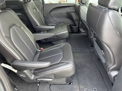 New 2026 Chrysler Pacifica Select w/ S Appearance Package image 18