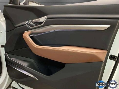 Used 2022 Audi e-tron Premium Plus w/ Premium Plus Package image 82