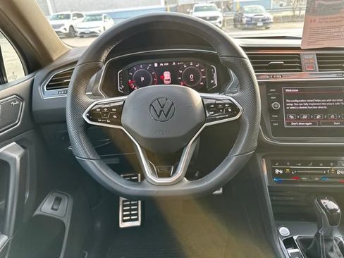 Certified 2024 Volkswagen Tiguan SEL R-Line image 17