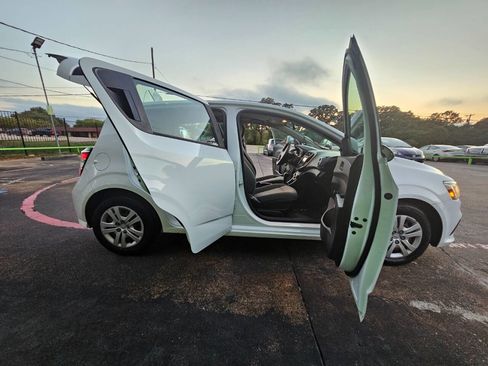 Used 2017 Chevrolet Sonic LT image 39