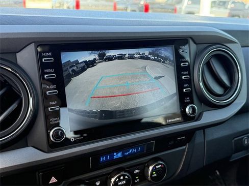 Used 2022 Toyota Tacoma TRD Off-Road image 24