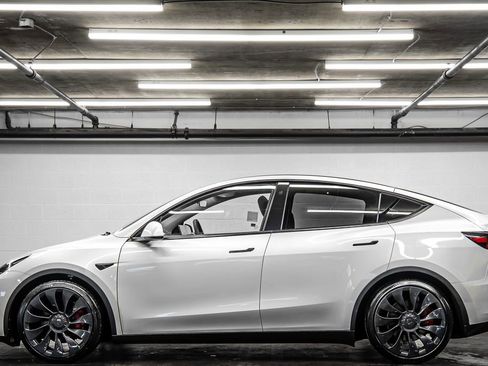 Used 2023 Tesla Model Y Long Range image 2