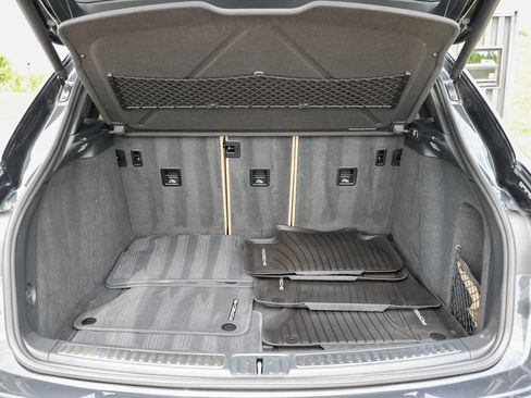 Used 2023 Porsche Macan Turbo AWD/4WD image 44