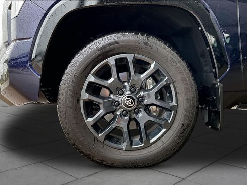 Used 2025 Toyota Tundra Platinum AWD/4WD image 11
