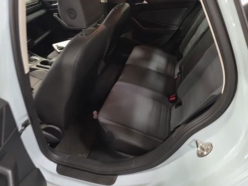 Used 2025 Volkswagen Jetta SE FWD image 8