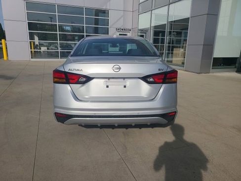 Used 2024 Nissan Altima 2.5 SV image 6