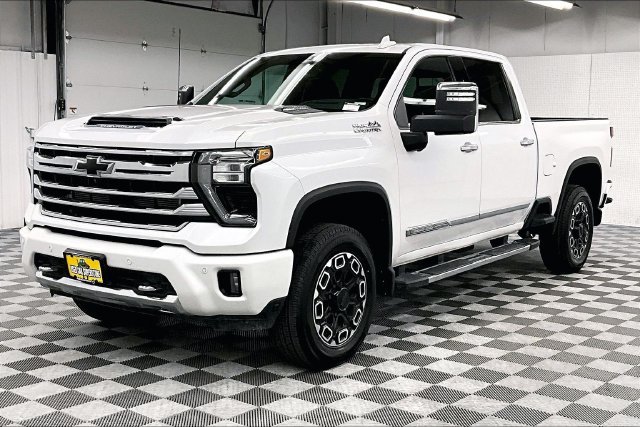 Used 2024 Chevrolet Silverado 2500 High Country w/ Technology Package AWD/4WD image 12