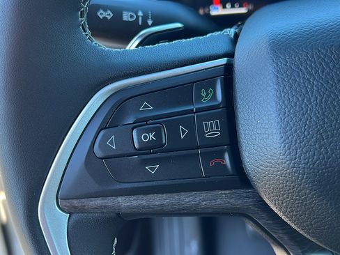 Used 2023 Jeep Grand Cherokee Limited w/ Luxury Tech Group II image 24